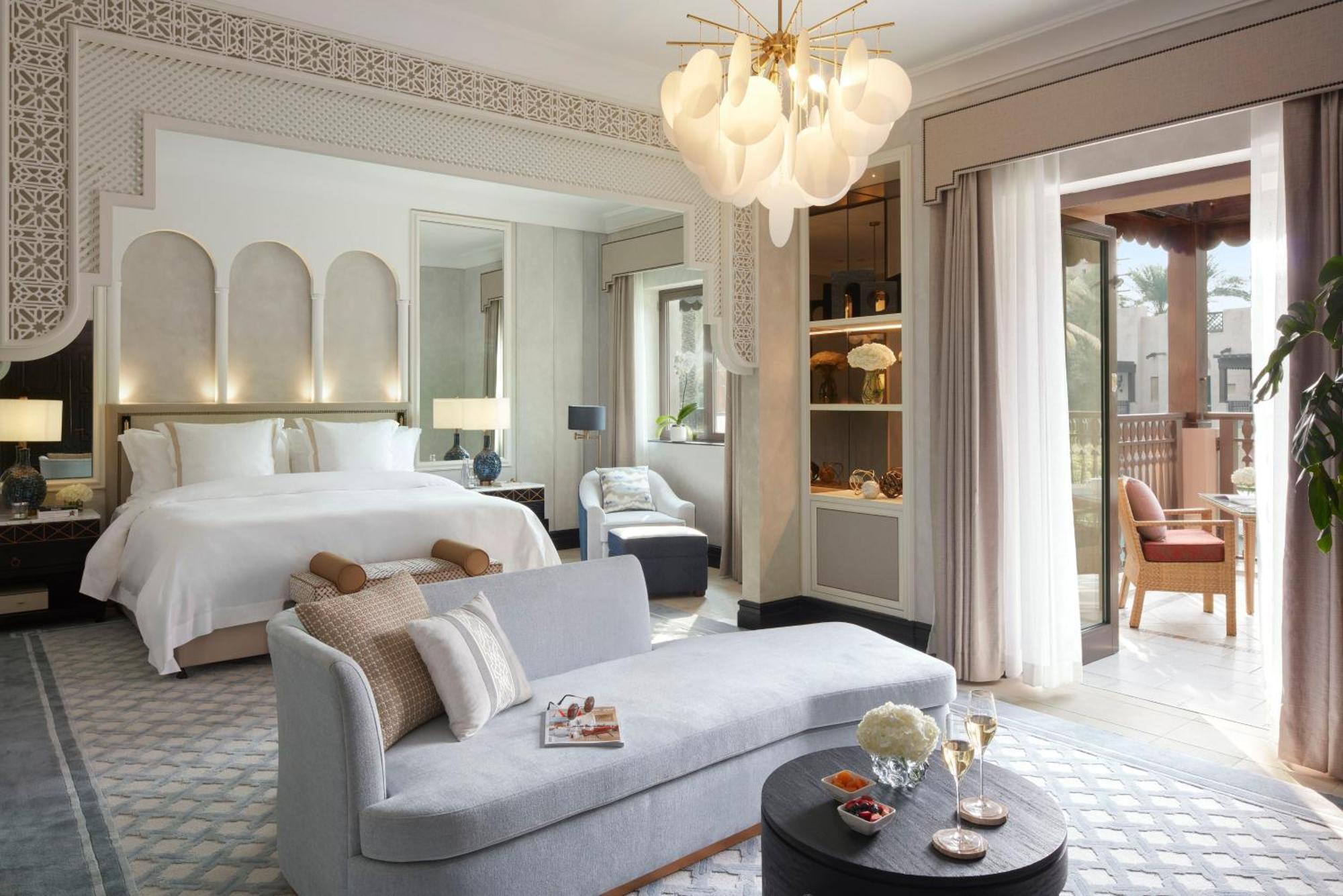 Jumeirah Dar Al Masyaf Dubaj Zewnętrze zdjęcie A suite at The Ritz-Carlton, DIFC